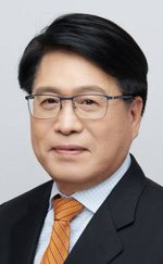 游盈隆 portrait